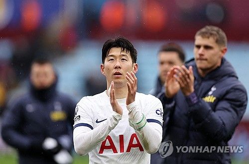  400경기 출장으로 토트넘 홋스퍼 레전드 반열에 오른 손흥민이 프리미어리그 타이틀 경쟁을 이어가며 대기록을 넘본다.&nbsp; 토트넘은 8일 영국 런던에 위치한 토트넘 홋스퍼 스타디움에서 열린 노팅엄 포레스트와의 2023-2024시즌 프리미어리그 32라운드 홈 경기에서 3-1로 승리했다. 손흥민은 미키 판더펜의 골을 도우며 리그 9호 도움을 기록, 리그 10-10에 단 1도움만 남겨두고 있다. 연합뉴스