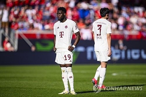 독일의 바이에른스트라이크는 9일(한국시각) 바이에른 뮌헨과 아스널의 예상 라인업에 김민재가 센터백으로 선발 출장할 거라고 전망했다.&nbsp; 연합뉴스