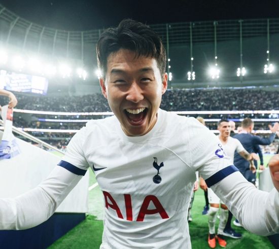 영국 매체 풋볼365가 8일 프리미어리그 최고의 피니셔 명단을 공개하면서 손흥민이 2023-2024시즌 최고의 결정력을 자랑하는 선수라고 소개했다.&nbsp; 손흥민은 이번 시즌 프리미어리그에서 15골을 기록하고 있다. 손흥민의 이번 시즌 기대 득점은 9.4골로 손흥민은 기대 득점보다 5.6골을 더 넣은 셈이다.&nbsp;토트넘