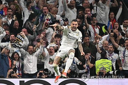 김민재가 레알 마드리드와의 유럽축구연맹(UEFA) 챔피언스리그 준결승 2차전에 교체로 출전한 뒤 바이에른 뮌헨이 내리 2실점을 허용하자 경기 후 일부 매체들과 팬들이 김민재에게 혹평을 쏟아내고 있다. 하지만 토마스 투헬 감독과 구단은 김민재를 보호할 생각이 없어 보인다. 이런 가운데 영국 유력 매체 디 애슬레틱은 투헬 감독의 교체 전술에 의문을 품으며 유일하게 김민재가 아닌 투헬 감독의 잘못을 지적했다. 사진 연합뉴스