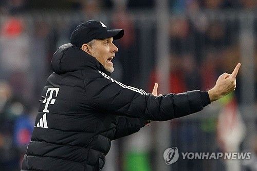 김민재가 레알 마드리드와의 유럽축구연맹(UEFA) 챔피언스리그 준결승 2차전에 교체로 출전한 뒤 바이에른 뮌헨이 내리 2실점을 허용하자 경기 후 일부 매체들과 팬들이 김민재에게 혹평을 쏟아내고 있다. 하지만 토마스 투헬 감독과 구단은 김민재를 보호할 생각이 없어 보인다. 이런 가운데 영국 유력 매체 디 애슬레틱은 투헬 감독의 교체 전술에 의문을 품으며 유일하게 김민재가 아닌 투헬 감독의 잘못을 지적했다. 사진 연합뉴스