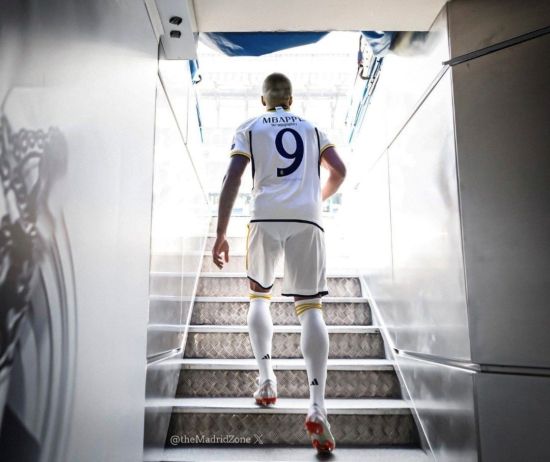 스페인 매체 아스 기자 호아킨 마로토가 지난 12일(한국시간) 방송의 한 프로그램에 출연해 음바페가 등번호 9번을 줄 것이라고 밝혔다.&nbsp;SNS