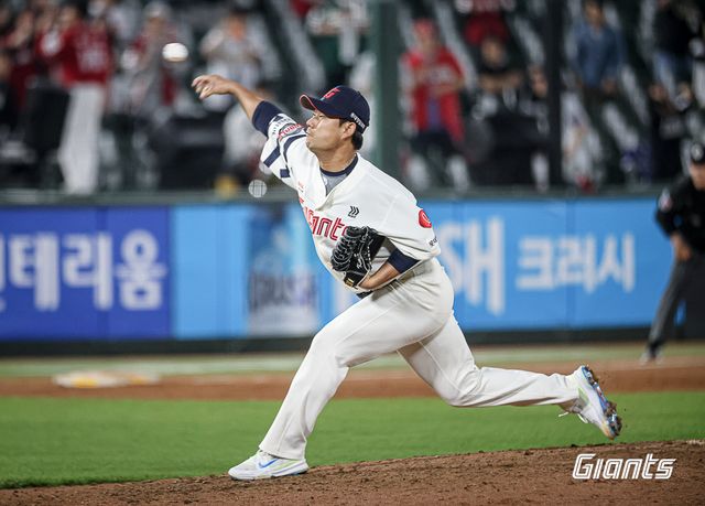 롯데는 11일 사직구장에서 열린 '2024 신한 SOL Bank KBO 리그' LG 트윈스와 주말 3연전 두 번째 경기에서 필승조를 대거 투입했다. 롯데 자이언츠
