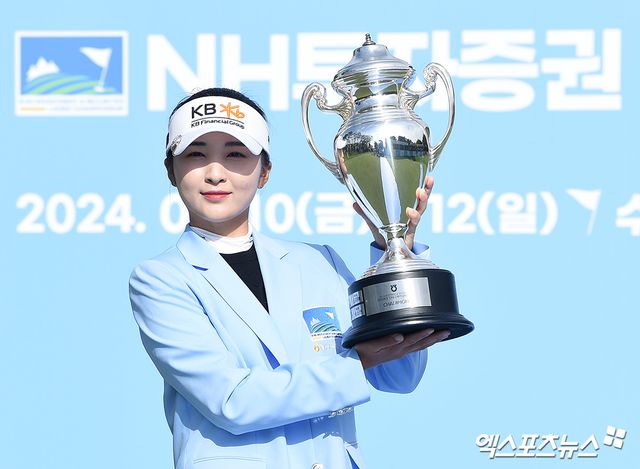 이예원이 5월 12일 12일 경기도 용인시 수원 컨트리클럽 뉴코스(파72)에서 열린 KLPGA투어 NH투자증권 레이디스 챔피언십 최종 라운드에서 4언더파 68타를 기록, 3라운드 합계 13언더파 203타로 우승을 차지했다. 대회 처음부터 끝까지 선두를 지키면서 생애 첫 와이어 투 와이어 우승의 기쁨을 맛봤다. 사진 고아라 기자
