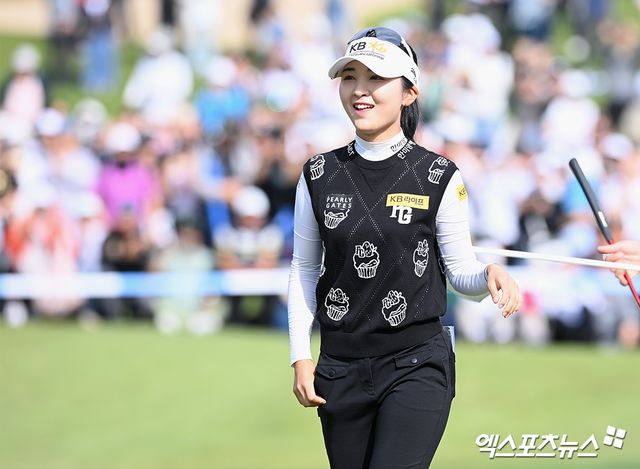 이예원이 5월 12일 12일 경기도 용인시 수원 컨트리클럽 뉴코스(파72)에서 열린 KLPGA투어 NH투자증권 레이디스 챔피언십 최종 라운드에서 4언더파 68타를 기록, 3라운드 합계 13언더파 203타로 우승을 차지했다. 대회 처음부터 끝까지 선두를 지키면서 생애 첫 와이어 투 와이어 우승의 기쁨을 맛봤다. 사진 고아라 기자