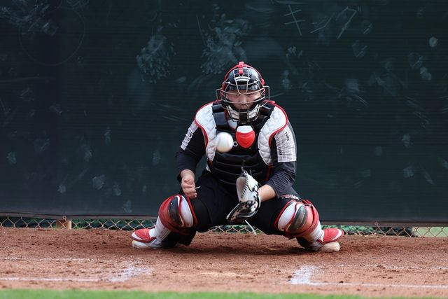 김범석은 12일 사직구장에서 열린 '2024 신한 SOL Bank KBO 리그' 롯데 자이언츠와 주말 3연전 마지막 경기에서 5번타자 포수로 선발 출전했다. 안정적인 투수 리드와 수비를 뽐내며 6-4 팀 승리에 힘을 보탰다. LG 트윈스