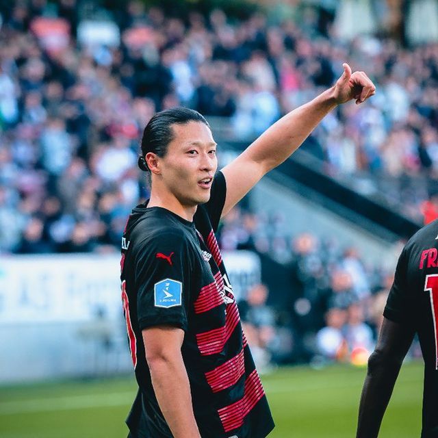 조규성의 득점포가 오랜만에 터졌다. 조규성 소속팀 미트윌란은 13일(한국시간) 덴마크 헤르닝에 위치한 MCH아레나에서 열린 오르후스와의 2023-24시즌 덴마크 수페르리가 챔피언십라운드 7라운드 홈 경기에서 1골 1도움을 기록한 조규성의 활약으로 2-1 승리를 거뒀다.&nbsp;1위 코펜하겐과 승점 동률을 이룬 미트윌란은&nbsp;시즌 종료까지 3경기를 남겨두고 막판 역전 우승 노릴 수 있게 됐다. 조규성도 득점 순위 공동 2위에 오르며 손흥민 이후 한국인 선수 유럽리그 득점왕 등극에 도전하게 됐다. 미트윌란