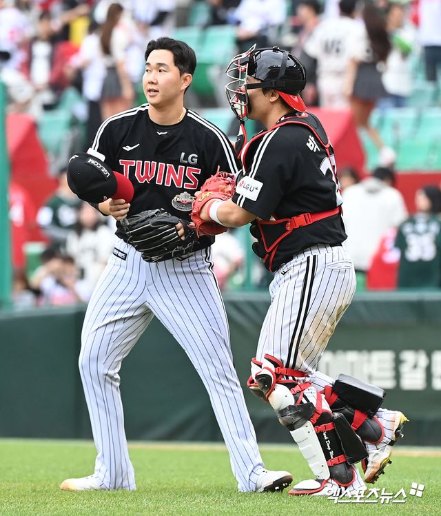 1군 2년 차 유영찬은 올해 마무리 투수로 변신. 10세이브 평균자책점 1.71이라는 뛰어난 성적으로 LG 마운드에 보탬이 되고 있다. 엑스포츠뉴스 DB