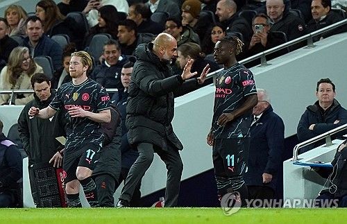 과르디올라 감독이 14일(한국시간) 토트넘 홋스퍼 원정 경기를 앞두고 가진 기자회견에서 토트넘이 이전과 달라졌다고 말하며 반드시 승리하겠다고 말했다.&nbsp; 맨시티는 오는 15일 오전 4시 잉글랜드 런던에 있는 토트넘 홋스퍼 스타디움에서 토트넘과 2023-2024시즌 프리미어리그 35라운드 순연 원정 경기를 치른다.&nbsp;두 팀의 경기 결과에 따라 이번 시즌 프리미어리그 우승, 그리고 다음 시즌 UEFA 챔피언스리그 진출팀 경쟁 향방이 가려지게 된다. 연합뉴스