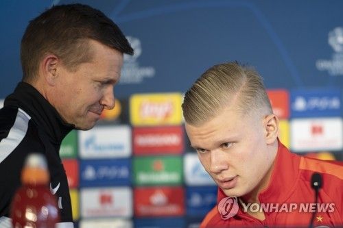 캐나다 축구협회가 14일(한국시간) 공식 사회관계망서비스(SNS)를 통해 제시 마치를 캐나다 축구 국가대표팀 감독으로 선임했다고 발표했다.&nbsp;대한축구협회와 협상을 벌이다 최근 결렬된 것으로 알려진 마치 감독은 곧바로 캐나다의 손을 잡고 월드컵 무대에 도전한다. 반면 한국은 지난 2월 위르겐 클린스만 감독 경질 이후 3달 넘게 새 감독 선임 작업이 이어지고 있다. 연합뉴스