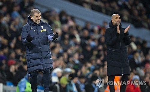 과르디올라 감독이 14일(한국시간) 토트넘 홋스퍼 원정 경기를 앞두고 가진 기자회견에서 토트넘이 이전과 달라졌다고 말하며 반드시 승리하겠다고 말했다.&nbsp; 맨시티는 오는 15일 오전 4시 잉글랜드 런던에 있는 토트넘 홋스퍼 스타디움에서 토트넘과 2023-2024시즌 프리미어리그 35라운드 순연 원정 경기를 치른다.&nbsp;두 팀의 경기 결과에 따라 이번 시즌 프리미어리그 우승, 그리고 다음 시즌 UEFA 챔피언스리그 진출팀 경쟁 향방이 가려지게 된다. 연합뉴스