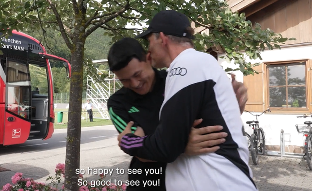 김민재 소속팀인 독일 최고 명문 바이에른 뮌헨이 후임 감독 작업에 연이어 실패하자 토마스 투헬 현 감독의 유임을 고려하는 것으로 알려졌다. 토마스 뮐러, 마누엘 노이어, 해리 케인, 에릭 다이어, 자말 무시알라 등 팀 내 슈퍼스타들이 투헬 연임을 지지하고 있다. 다만 이번 시즌 벤치로 밀린 김민재 입장에선 좋은 뉴스는 아니다. 투헬 감독은 그를 주전으로 쓰다가 후반기부터 김민재 대신 다이어를 활용했다. 지난 1일 레알 마드리드전 직후엔 김민재가 탐욕적인 수비를 했다며 직격탄을 날려 유럽 언론의 화제가 되기도 했다. 바이에른 뮌헨