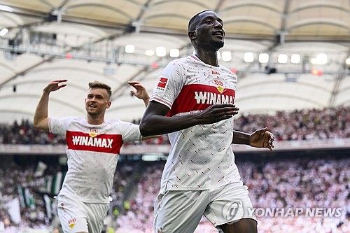 슈투트가르트는 18일 독일 슈투트가르트에 위치한 MHP아레나에서 열린 보루시아 묀헨글라트바흐와의 독일 분데스리가 최종전에서 4 대 0 대승을 거뒀다. 이날 분데스리가 득점 2위 세루 기라시가 2골 1도움을 올리며 맹활약한 가운데 정우영도 후반전 교체로 들어와 1골 1도움을 올리면서 승리에 일조했다. 지난해 여름 슈투트가르트로 이적한 정우영은 주로 교체로 많이 나오면서 출전 시간이 많지 않았지만 최종전에서 1골 1도움을 올리며 유종의 미를 거두는데 성공했다. 연합뉴스