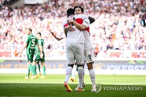 슈투트가르트는 18일 독일 슈투트가르트에 위치한 MHP아레나에서 열린 보루시아 묀헨글라트바흐와의 독일 분데스리가 최종전에서 4 대 0 대승을 거뒀다. 이날 분데스리가 득점 2위 세루 기라시가 2골 1도움을 올리며 맹활약한 가운데 정우영도 후반전 교체로 들어와 1골 1도움을 올리면서 승리에 일조했다. 지난해 여름 슈투트가르트로 이적한 정우영은 주로 교체로 많이 나오면서 출전 시간이 많지 않았지만 최종전에서 1골 1도움을 올리며 유종의 미를 거두는데 성공했다. 연합뉴스