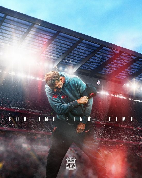 위르겐 클롭이 19일(한국시간) 자신의 사회관계망서비스(SNS) 인스타그램을 통해 자신의 구단에서의 마지막 날을 보낸 소감을 담은 영상을 공개했다.&nbsp; 클롭은 리버풀의 훈련장인 AXA 트레이닝 센터에 있는 자신의 사무실에서 마지막 날을 보내면서 해당 영상을 촬영한 것으로 보인다.&nbsp;클롭은 지난 1월 번아웃을 이유로 이번 시즌을 끝으로 리버풀 감독직에서 물러나기로 발표했다. 리버풀