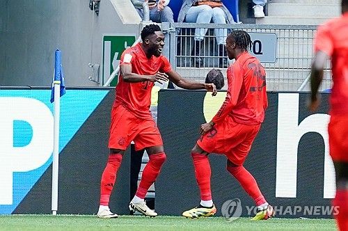 뮌헨이 19일(한국시간) 독일 호펜하임에 있는 프리제로 아레나에서 열린 호펜하임과의 2023-2024시즌 분데스리가 최종 라운드에서 2-4 역전패를 당했다.&nbsp; 뮌헨은 이 경기 패배로 승점 확보에 실패했다. 동시간대 열린 슈투트가르트와 보루시아 묀헨글라트바흐 경기에서 슈투트가르트가 4-0 대승을 거두면서 뮌헨은 3위(23승 3무 8패 승점 72)로 밀려났다. 슈투트가르트가 2위(23승 4무 7패 승점 73)로 올라섰다.&nbsp; 뮌헨이 3위로 내려앉은 건 지난 2010-2011시즌 이후 13년 만이다. 연합뉴스