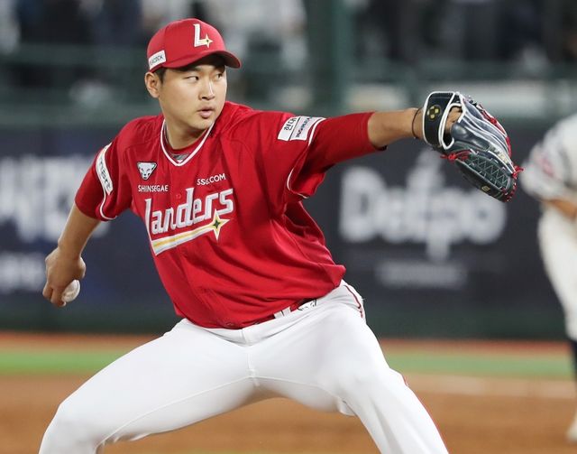 1일 대전 한화생명이글스파크에서 열린 2024 신한 SOL Bank KBO리그 SSG 랜더스와 한화 이글스의 경기, SSG가 7회에만 6점을 몰아내고 8대6 역전승에 성공했다. 2이닝 무실점을 기록한 박민호는 757일 만의 승리투수가 됐다. SSG 랜더스