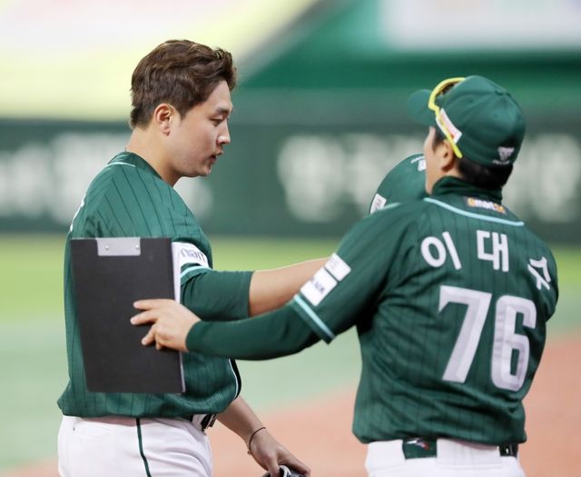 1일 대전 한화생명이글스파크에서 열린 2024 신한 SOL Bank KBO리그 SSG 랜더스와 한화 이글스의 경기, SSG가 7회에만 6점을 몰아내고 8대6 역전승에 성공했다. 2이닝 무실점을 기록한 박민호는 757일 만의 승리투수가 됐다. SSG 랜더스