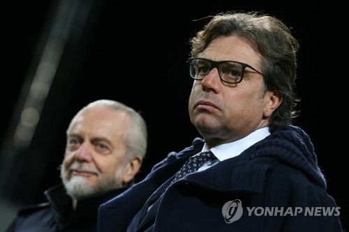 이탈리아 매체 아레아 나폴리에 따르면 전 SSC나폴리 디렉터 크리스티아누 지운톨리가 디렉터로 일하고 있는 유벤투스가 바이에른 뮌헨에서의 미래가 불투명한 김민재 영입을 고려할 수 있다. 김민재는 1일 레알 마드리드와의 UEFA 챔피언스리그 준결승 1차전에서 2실점에 관여해 2 대 2 무승부 원흉으로 지목돼 많은 비판을 받아 입지가 위태로워졌다. 연합뉴스