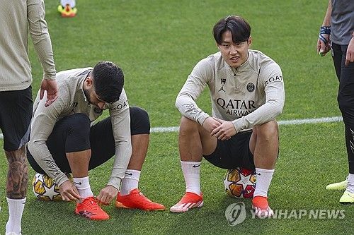 PSG가 20일(한국시간) 프랑스 메츠 인근에 있는 스타드 생 생포리앵에서 열린 FC메츠와의 2023-2024시즌 리그1 최종 라운드에서 이강인의 1골 1도움 맹활약 속에 2-0으로 승리했다.&nbsp;이강인은 이날 1골 1도움으로 맹활약하며 후스코어드닷컴으로부터 양팀 최다인 8.4점의 평점을 받았다. 이제 PSG에게 남은 대회는 쿠프 드 프랑스다. 오는 26일 오전 4시 프랑스 릴 근교 도시에 위치한 스타드 피에르-모루아에서 PSG는 올랭피크 리옹과 결승전을 갖는다.&nbsp; 이 경기까지 잡으면, PSG는 도메스틱 트레블(리그1-슈퍼컵-쿠프 드 프랑스)을 달성하게 된다. 지난 2019-2020시즌 이후 4년 만의 트레블이 될 수 있다. 연합뉴스
