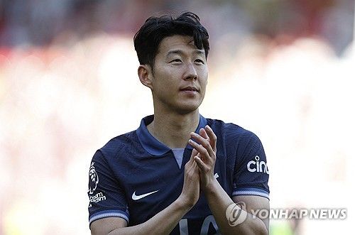 토트넘 홋스퍼 공격수 손흥민이 20일 영국 셰필드 브라말 레인에서 벌어진 2023-2024 잉글리시 프리미어리그 셰필드 유나이티드와의 시즌 최종전 원정 경기에서 1도움을 기록하며 프리미어리그 32년사 6번째로 3개 시즌 10골-10도움을 기록한 선수가 됐다. 토트넘은 3-0 완승을 거두고 다음 시즌 UEFA 유로파리그에 나서게 됐다. 연합뉴스