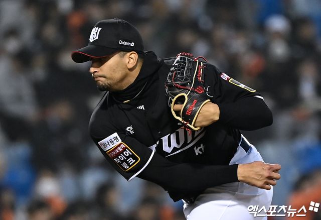 KT 위즈 선발투수 윌리엄 쿠에바스가 경기에 등판해 투구하고 있다. 엑스포츠뉴스 DB