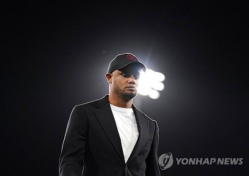 이적시장 전문 기자 파브리치오 로마노가 23일(한국시간) 자신의 사회관계망서비스(SNS) X(구 트위터)를 통해 뮌헨이 뱅상 콤파니 번리 감독을 새 감독으로 선임하는 데 근접했고 임박했다고 전했다.&nbsp;연합뉴스