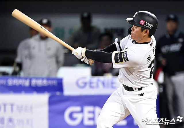KT 위즈 조용호가 경기 중 타격하고 있다. 엑스포츠뉴스 DB