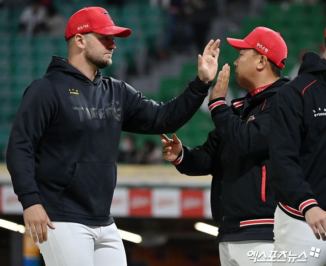 KIA 타이거즈 외국인 투수 윌 크로우. 지난 10일 팔꿈치 부상으로 1군 엔트리 말소 후 미국에서 재검진을 위해 14일 출국했지만 5월 23일 현재까지 별다른 소식이 없다. 사진 엑스포츠뉴스 DB