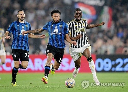 영국 매체 미러가 25일(한국시간) 아탈란타의 유럽축구연맹(UEFA) 유로파리그 우승 주역 중 한 명인 수비형 미드필더 에데르송에게 여러 빅클럽들이 관심을 보이고 있다고 전했다.&nbsp;토트넘도 피에르-에밀 호이비에르의 대체자로 스카우트를 진행 중인 것으로 전해졌다. 연합뉴스