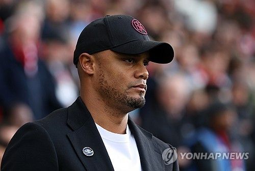 영국 언론 더 선이 24일(한국시간) 2024-2025시즌 잭 그릴리시가 이적할 가능성이 있는 바이에른 뮌헨의 예상 라인업을 공개했다. 이 라인업에 김민재 대신 다른 대형 센터백이 마타이스 더리흐트와 센터백으로 등장했다.&nbsp; 언론이 예상한 선발 라인업에 김민재 대신 연결되고 있는 로날드 아라우호(바르셀로나)가 등장했다. 여기에 왼쪽 풀백도 알폰소 데이비스 대신 이적설이 불거진 테오 에르난데스(AC밀란)가 이름을 올렸다.&nbsp;연합뉴스