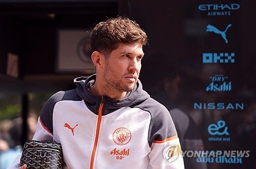 영국 매체 풋볼 인사이더가 지난 24일(한국시간) 콤파니 체제가 임박한 뮌헨의 첫 영입 후보가 맨체스터 시티에서 경쟁에 밀린 존 스톤스가 될 거라고 전했다.&nbsp; 올 시즌 출전 시간이 줄어든 스톤스는 불만을 드러냈고 뱅상 콤파니가 부임하는 뮌헨의 첫 영입 후보로 올랐다. 연합뉴스