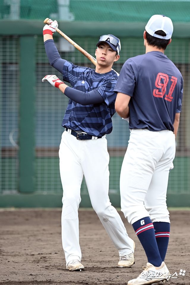롯데 자이언츠 외야수 김민석. 5월 24일 1군 엔트리에 복귀했다. 삼성 라이온즈 외국인 투수 데니 레예스를 상대로 7번타자 겸 좌익수로 선발출전한다. 사진 엑스포츠뉴스 DB