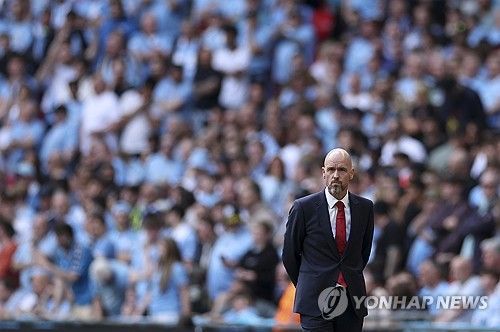 맨체스터 유나이티드는 25일 영국 런던에 위치한 웸블리 스타디움에서 열린 맨체스터 시티와의 잉글랜드 FA컵 결승전에서 승리하면서 우승을 차지했다. 이번 우승으로 맨유는 8년 만에 통산 13번째 FA컵 우승을 달성했고 지난 시즌 카라바오컵 우승에 이어 2년 연속 유관으로 시즌을 마쳤다. 또 FA컵에서 우승하면서 리그 8위를 차지했음에도 다음 시즌 UEFA 유로파리그에 진출할 수 있게 됐다. 맨유가 유로파리그로 향하면서 6위 첼시는 유로파 콘퍼런스리그에 나가고 7위 뉴캐슬 유나이티드는 유럽대항전 진출이 좌절됐다. 연합뉴스