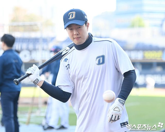 박건우는 25일 잠실구장에서 열릴 '2024 신한 SOL Bank KBO 리그' LG와 주말 3연전 두 번째 경기에서 3번타자 우익수로 선발 출전한다. 엑스포츠뉴스 DB