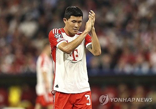 독일 스포르트1은 24일 바이에른 뮌헨이 김민재에게 1년 더 기회를 줄 거라고 보도했다. 시즌 개막 전부터 기초군사훈련으로 충분히 쉬지 못했고, 겨울에는 아시안컵 참가로 체력적인 부담이 있었기에 부진할 수밖에 없는 환경이었다고 분석했다. 매체가 파악한 바에 따르면 뮌헨 관계자들은 여전히 김민재를 신뢰하고 있다. 최근 방출설과는 상반된 소식이다. 스포르트1은 토마스 투헬 감독이 떠나면 김민재에게 새로운 기회가 주어질 것이며 새로운 감독은 김민재의 능력만 보고 평가할 거라고 전망했다. 연합뉴스