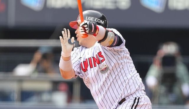 허도환은 25일 잠실구장에서 열린 '2024 신한 SOL Bank KBO 리그' NC와 주말 3연전 두 번째 경기에서 9번타자 포수로 선발 출전. 2회말 싹쓸이 2루타로 결승타를 때려냈다. LG 트윈스