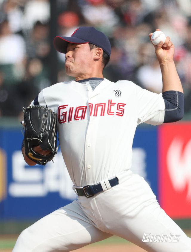 롯데 자이언츠 좌완 유망주 김진욱. 5월 25일 사직 야구장에서 열리는 삼성 라이온즈와의 홈 경기에서 2024 시즌 첫 1군 등판에 나선다. 사진 롯데 자이언츠