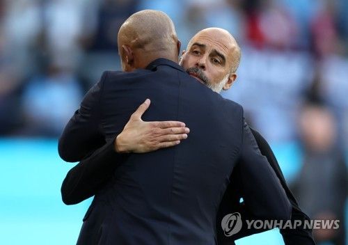 과르디올라가 25일(한국시간) 맨체스터 유나이티드와의 2023-2024시즌 FA컵 결승전 경기 전 기자회견에서 최근 바이에른 뮌헨 부임이 임박한 제자 콤파니를 칭찬했다. 콤파니는 바이에른 뮌헨 감독 유력 후보로 개인 합의는 마쳤고 번리와 구단 간 협상이 진행 중이다. 연합뉴스