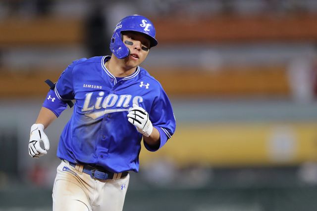 삼성 라이온즈 내야수 김영웅. 지난 5월 24일 사직 롯데 자이언츠전에서 5타석 모두 볼넷으로 출루하며 구단 한 경기 최다 볼넷 기록과 타이를 이뤘다. 사진 삼성 라이온즈