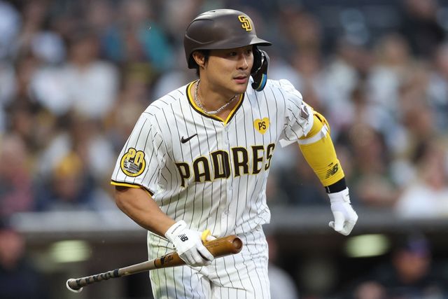 샌디에이고 파드리스 김하성이 26일 미국 캘리포니아주 샌디에이고의 펫코파크에서 열린 2024 미국프로야구 메이저리그 뉴욕 양키스와의 원정경기에 9번타자 겸 유격수로 선발 출전해 3타수 무안타를 기록했다. 전날과 같은 성적으로 경기를 마감한 김하성의 시즌 타율은 0.212에서 0.209로 떨어졌다. AFP 연합뉴스