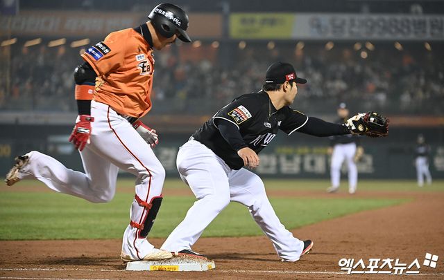 29일 오후 대전 한화생명이글스파크에서 열린 2024 신한 SOL Bank KBO리그 KT 위즈와 한화 이글스의 경기, 7회말 2사 2루 한화 하주석이 2루수 땅볼로 아웃되고 있다. 엑스포츠뉴스 DB