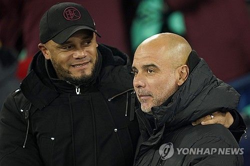 바이에른 뮌헨이 뱅상 콤파니 감독 선임을 목전에 둔 가운데 바스티안 슈바인슈타이거와 필립 람을 비롯한 뮌헨 레전드들은 콤파니가 세계적인 명장 펩 과르디올라 감독으로부터 자질을 인정 받았다는 점을 들어 긍정적인 반응을 보였다. 콤파니 감독은 현역 시절 맨체스터 시티에서 3년 동안 과르디올라 감독 밑에서 뛰었다. 이후 지도자로 변신한 과르디올라 감독으로부터 지도력을 칭찬 받았다. 콤파니 감독이 뮌헨 차기 사령탑 후보로 등극하자 과르디올라 감독은 뮌헨의 결정을 지지하면서 제자를 적극 추천했다. 연합뉴스