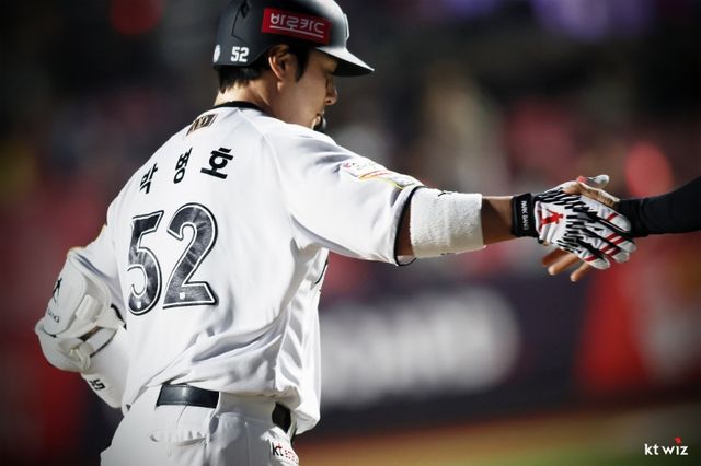 26일 수원KT위즈파크에서 열릴 예정이었던 2024 신한 SOL Bank KBO리그 키움 히어로즈와 KT 위즈의 팀 간 8차전이 우천으로 취소됐다. 이날 경기를 앞두고 KT는 박병호의 1군 엔트리를 말소하고 김상수를 등록했다. kt wiz