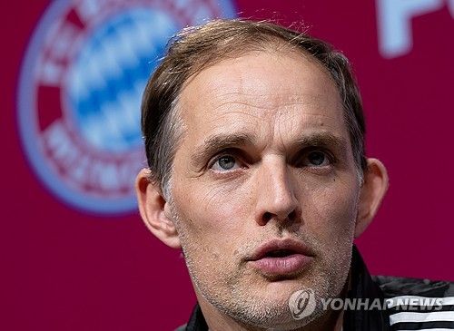 번리의 뱅상 콤파니 감독이 김민재의 소속팀 바이에른 뮌헨의 차기 사령탑으로 부임하는 게 유력해진 가운데 독일 유력 매체 빌트가 축구팬들을 대상으로 콤파니 감독이 뮌헨에 어울리는 지도자인지 묻는 설문을 실시했다. 11만 명이 넘는 팬들이 참여한 투표에서 콤파니 감독이 뮌헨에 어울리는 지도자가 아니라는 표가 무려 70%에 육박했다. 콤파니 감독의 긍정적인 요소들을 설명한 현지 매체들의 보도에도 불구하고 콤파니 감독의 능력에 대한 팬들의 의심은 여전한 듯하다. 사진 연합뉴스