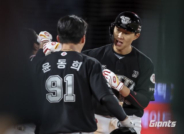 롯데 자이언츠 내야수 박승욱. 5월 25일 삼성 라이온즈와의 사직 홈 경기에서 8회말 결승 역전 솔로 홈런을 기록했다. 사진 롯데 자이언츠