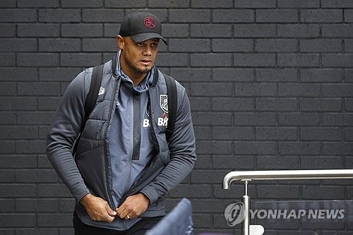 벨기에 출신 뱅상 콤파니가 독일 바이에른 뮌헨 부임을 앞둔 가운데 뮌헨과 비독일인 감독의 궁합이 좋지 않은 것으로 드러났다.&nbsp;독일 축구 소식을 다루는 Bayern&Germany에 따르면&nbsp;1965년 유고슬라비아 출신 즐라트코 차이코프스키를 시작으로 12명의 감독까지 4시즌 넘게 뮌헨을 지도한 감독은 없었다. 특히 유럽축구연맹 챔피언스리그에서 우승한 적도 없는 것으로 밝혀졌다. 역대 13번째 비독일인 감독이 될 콤파니가 뮌헨에서 성공을 거둘 수 있을지 의심의 눈초리가 싹트고 있다. 연합뉴스