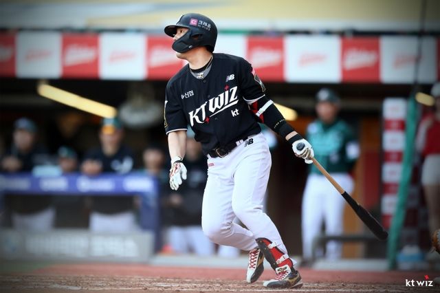 26일 수원KT위즈파크에서 열릴 예정이었던 2024 신한 SOL Bank KBO리그 키움 히어로즈와 KT 위즈의 팀 간 8차전이 우천으로 취소됐다. 이날 경기를 앞두고 KT는 박병호의 1군 엔트리를 말소하고 김상수를 등록했다. kt wiz