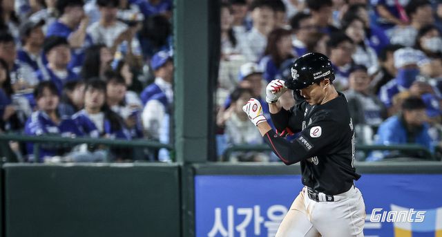 롯데 자이언츠 내야수 박승욱. 5월 25일 삼성 라이온즈와의 사직 홈 경기에서 8회말 결승 역전 솔로 홈런을 기록했다. 사진 롯데 자이언츠