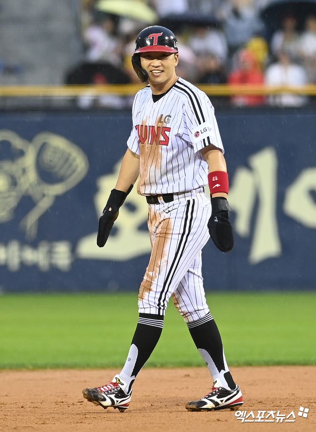 LG 트윈스 박해민이 경기 중 적시타를 친 뒤 미소 짓고 있다. 엑스포츠뉴스 DB